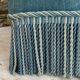 Fauteuil crapaud bas ancien en velours bleu