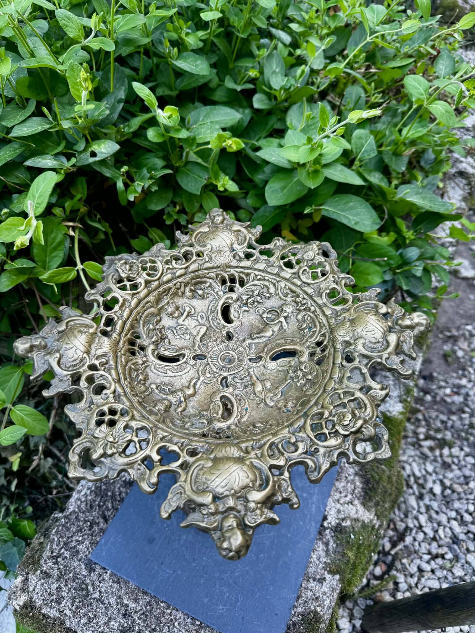 Large bronze fruit bowl from the 19th century.