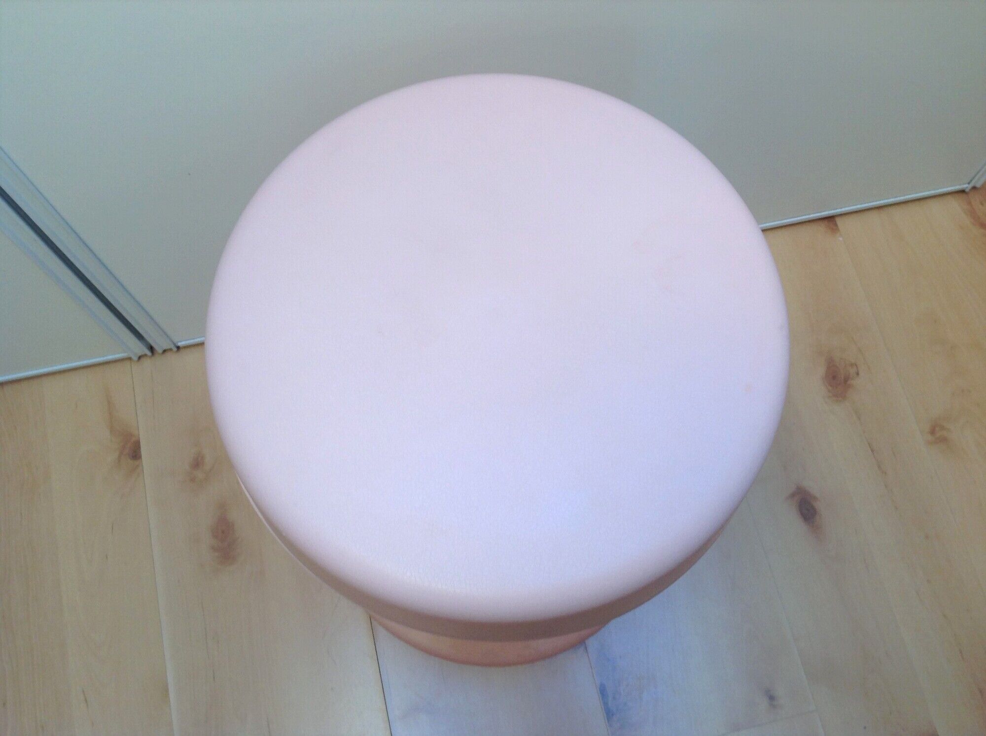 Powder pink / vintage 60s-70s tam tam stool
