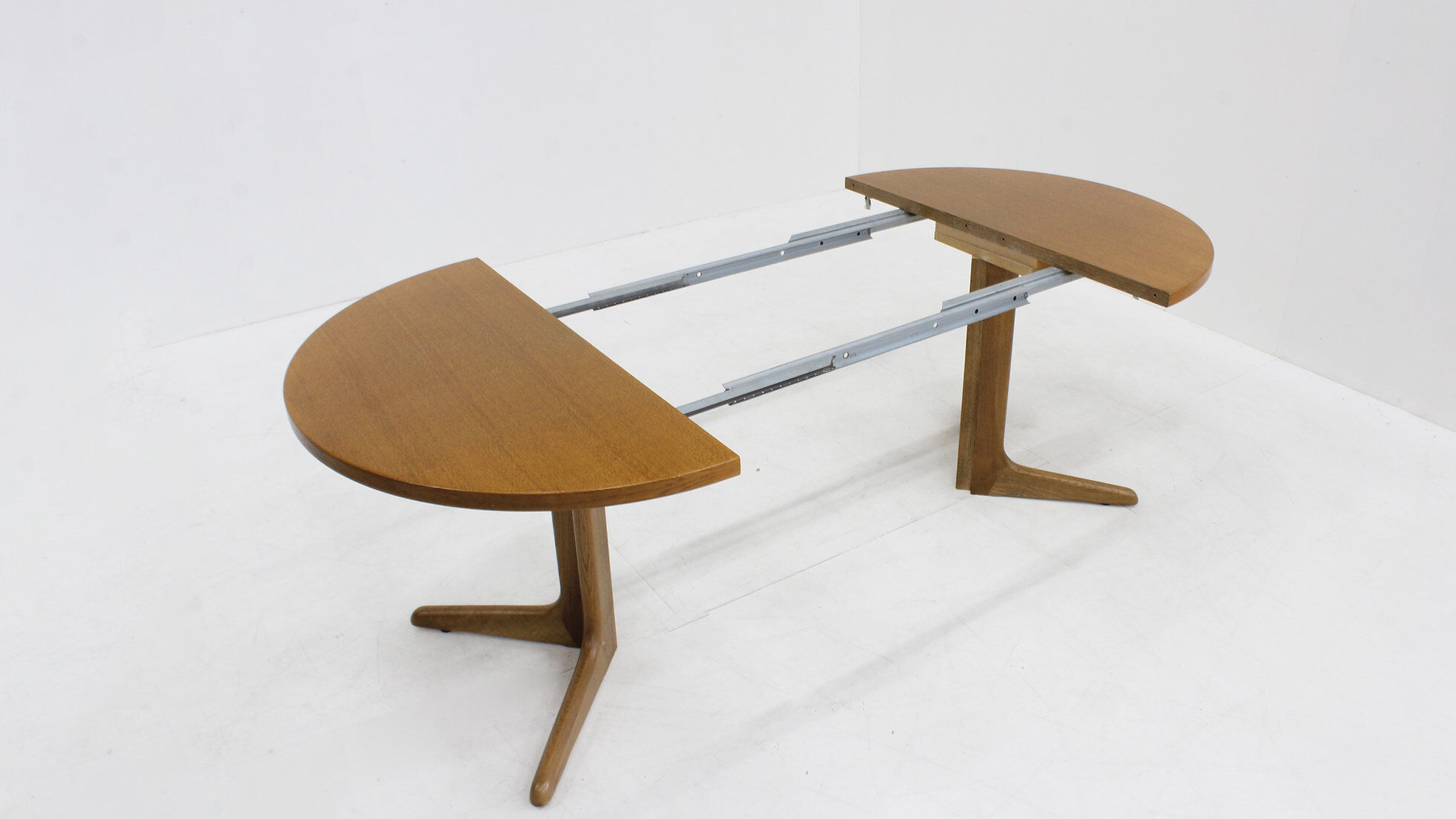 Table à manger ronde extensible danoise vintage des années 1960