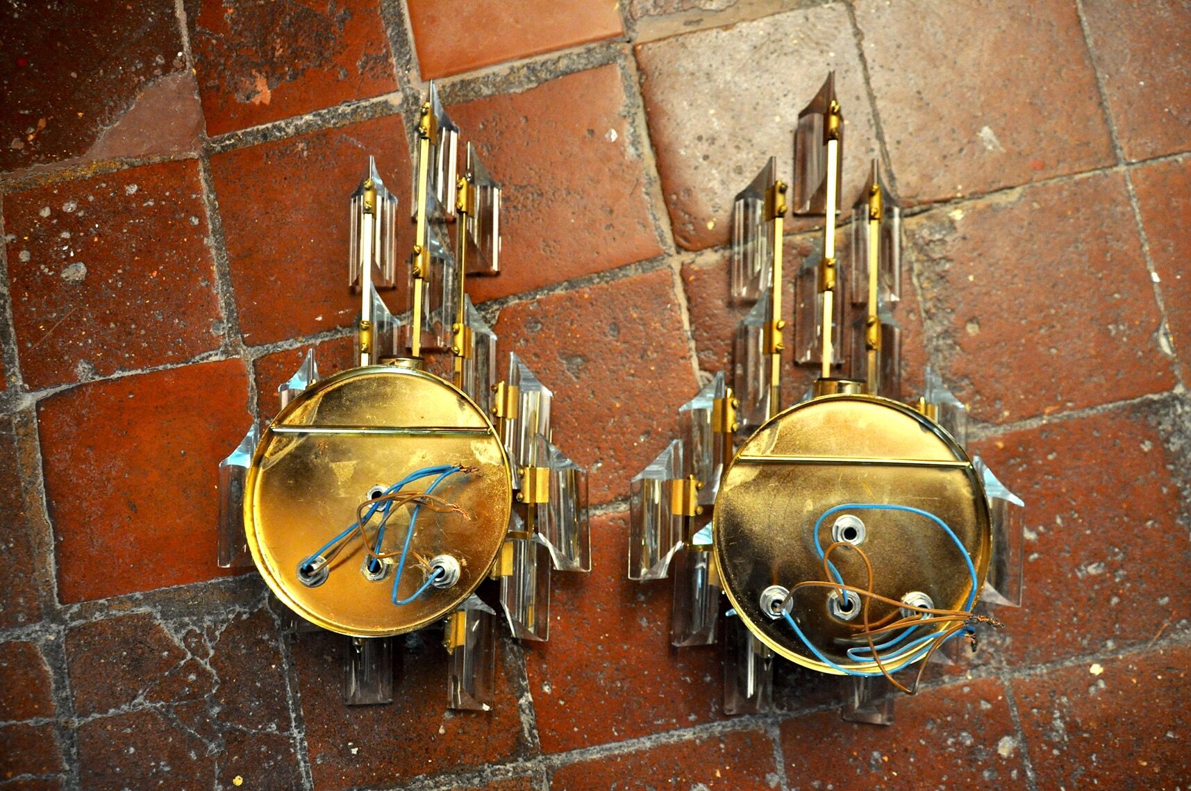 Pair of oscar torlasco wall lamps, triedri glass, italy, 1970