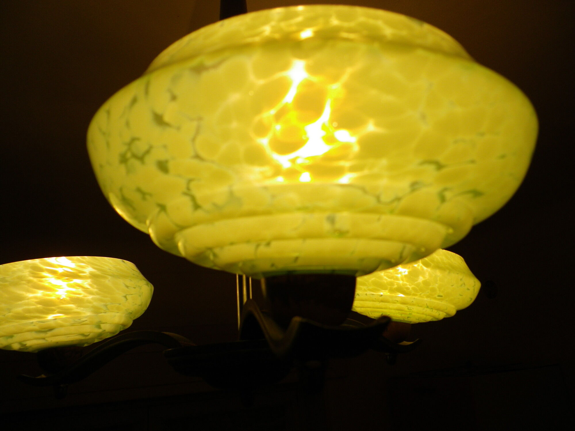 Lustre en opaline des années 1960