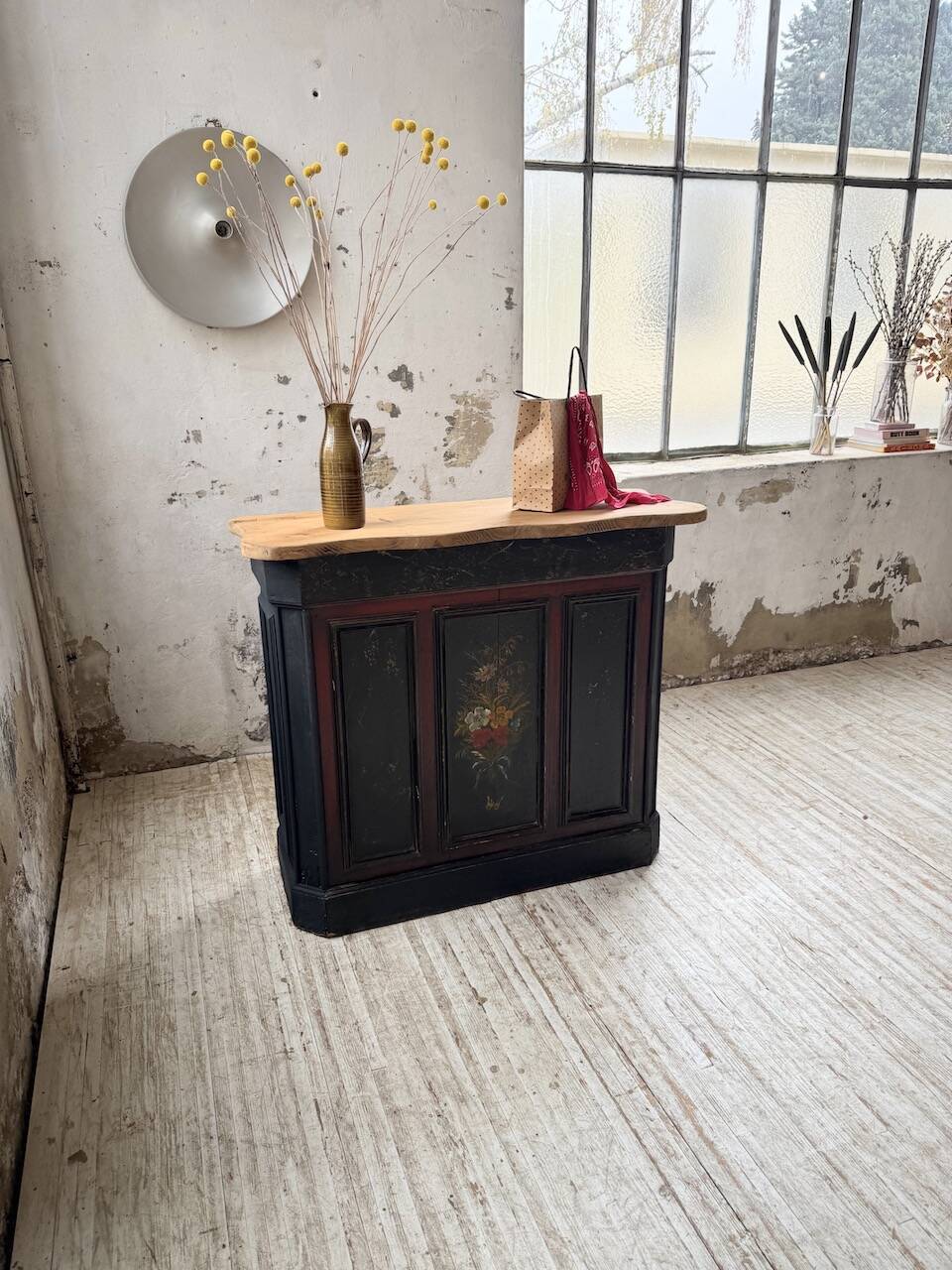 Floral 1920s trading counter