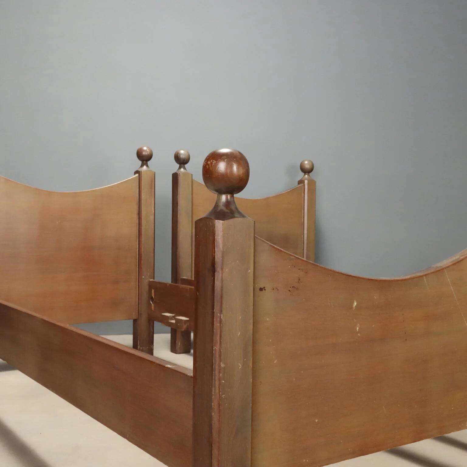 Pair of vintage single beds in the style of L. Caccia Dominioni, 1960s.