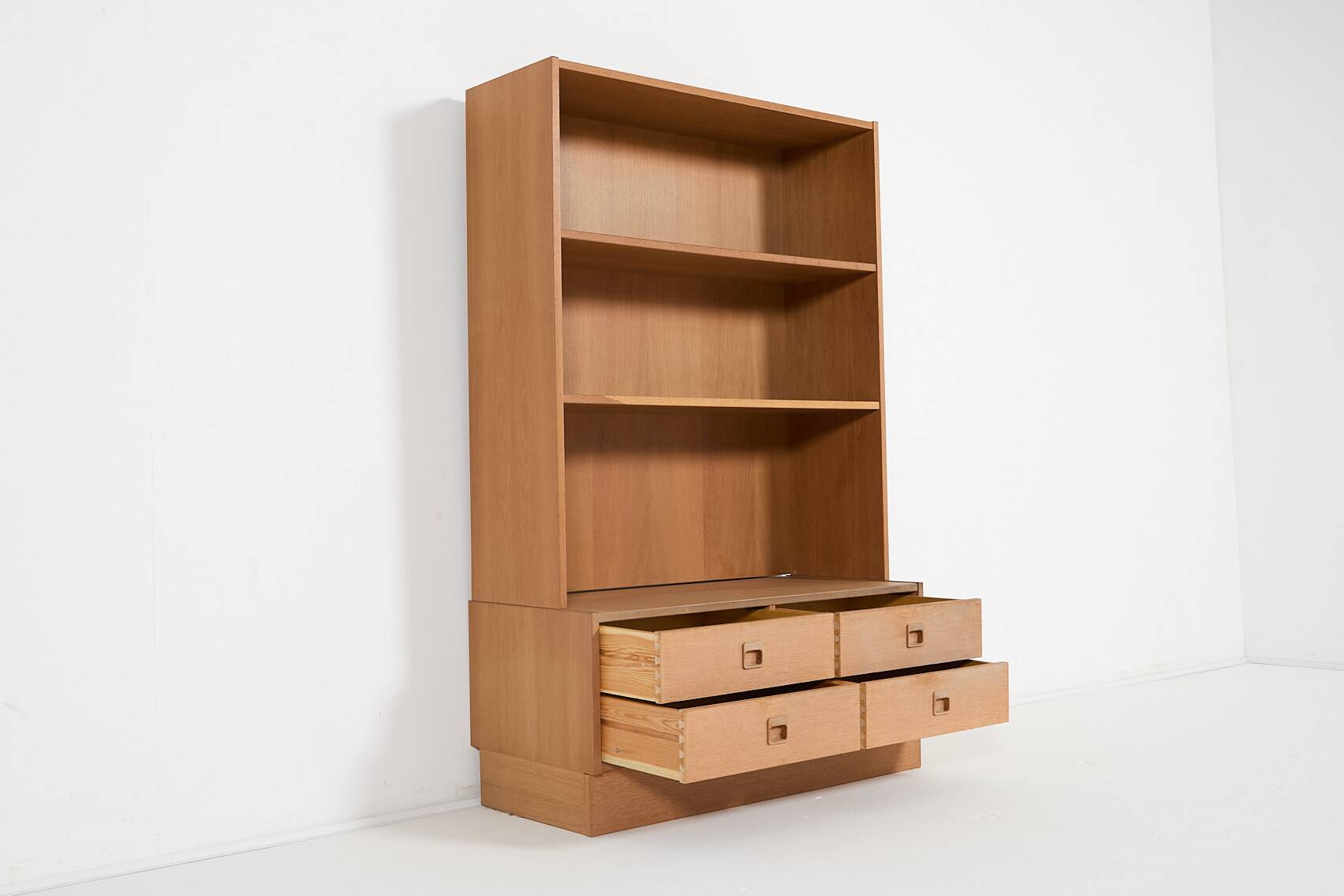 Bibliothèque-armoire danoise moderne des années 1970 par Poul Hundevad