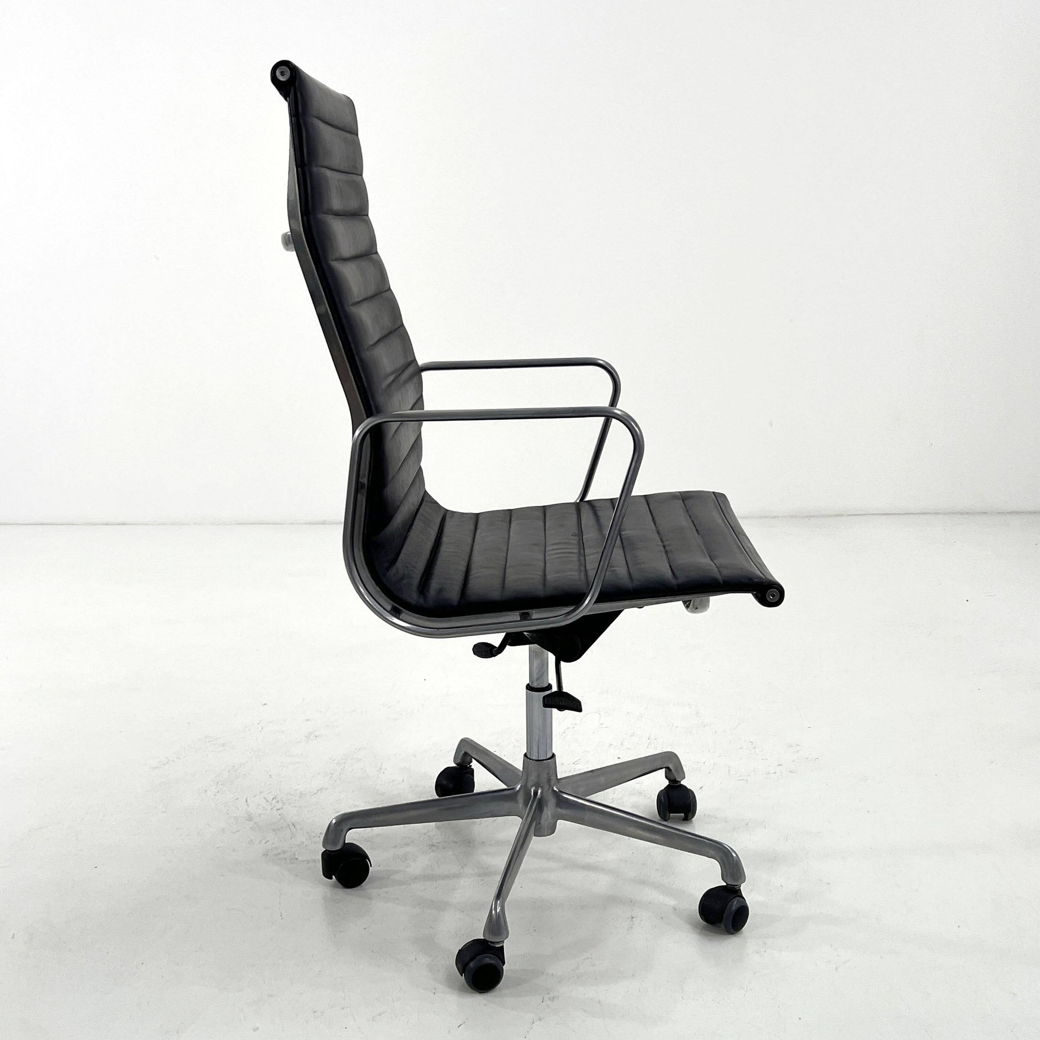 EA119 office chair by C. & R. Eames for ICF, 1970