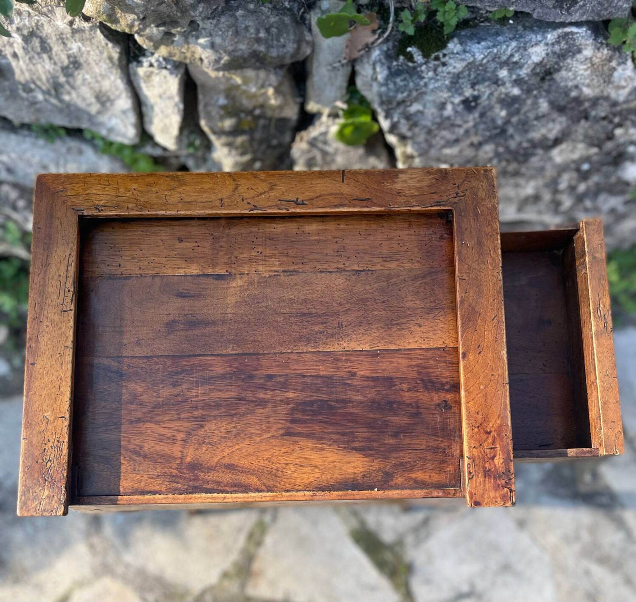 Small Louis XV period writing table in Walnut. 18th Century Period