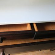 Commode italienne du milieu du siècle en acajou et marbre, années 1960