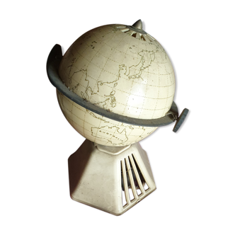 Globe radio "Nouveau Monde" par Raymond Loewy