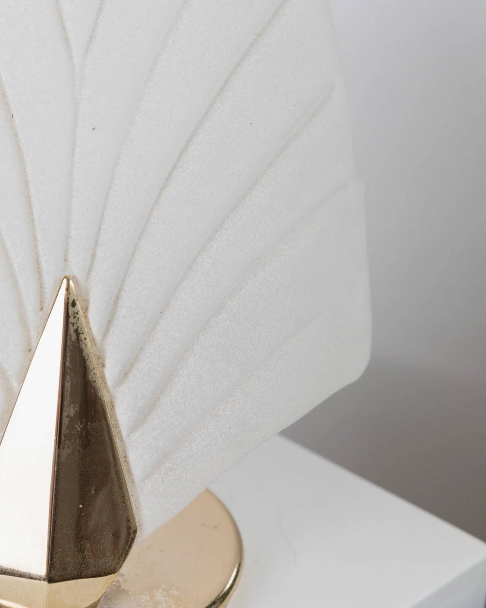 Vintage Murano glass table lamp – leaf-shaped shade with a gold metal base – Italy 1980s