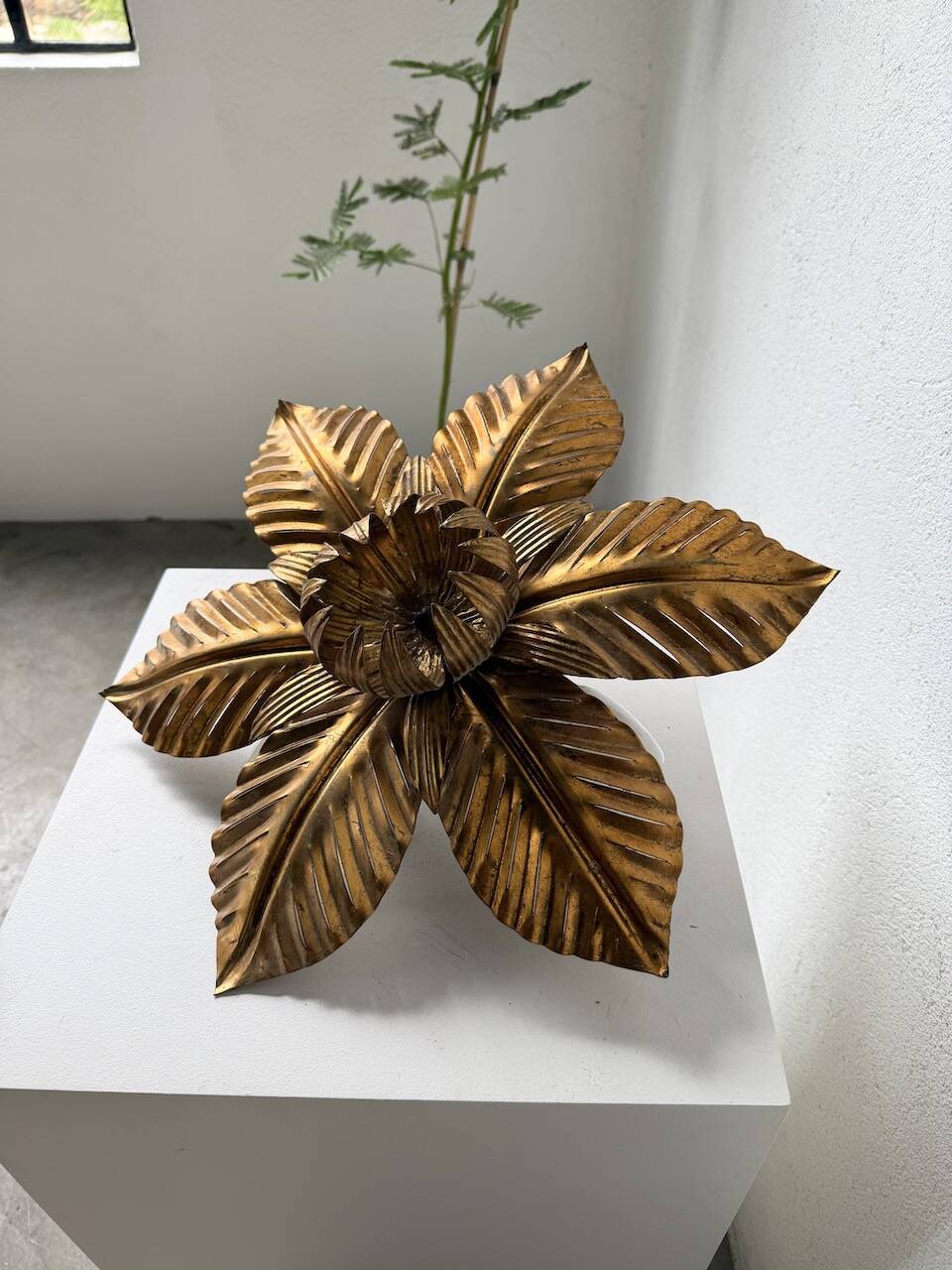 Applique ou suspension fleur dorée laiton années 70