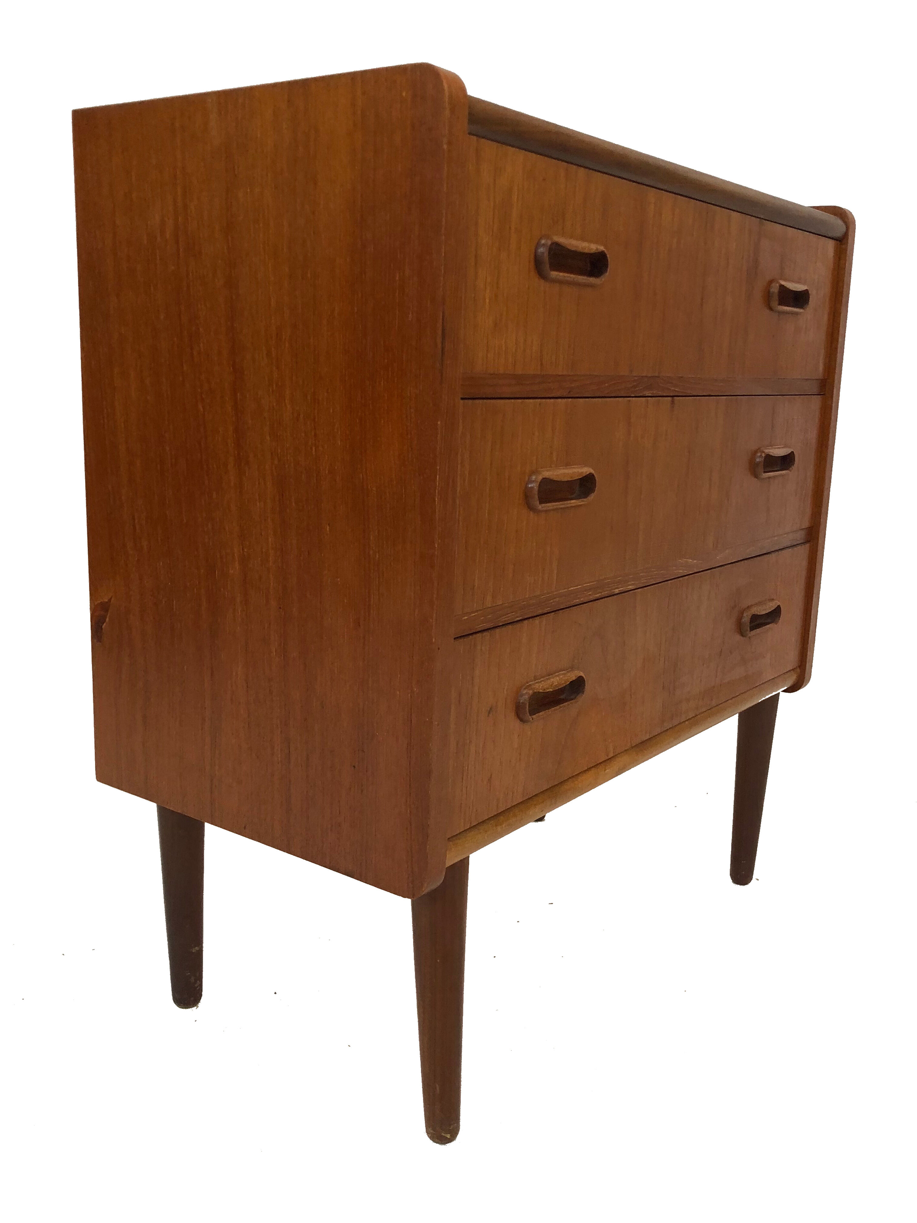 Dresser in teak