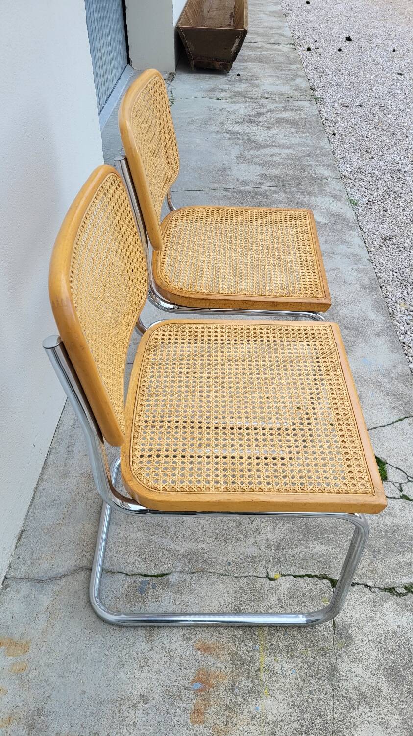 Paire de chaises Marcel Breuer modèle B32 signé Italy.