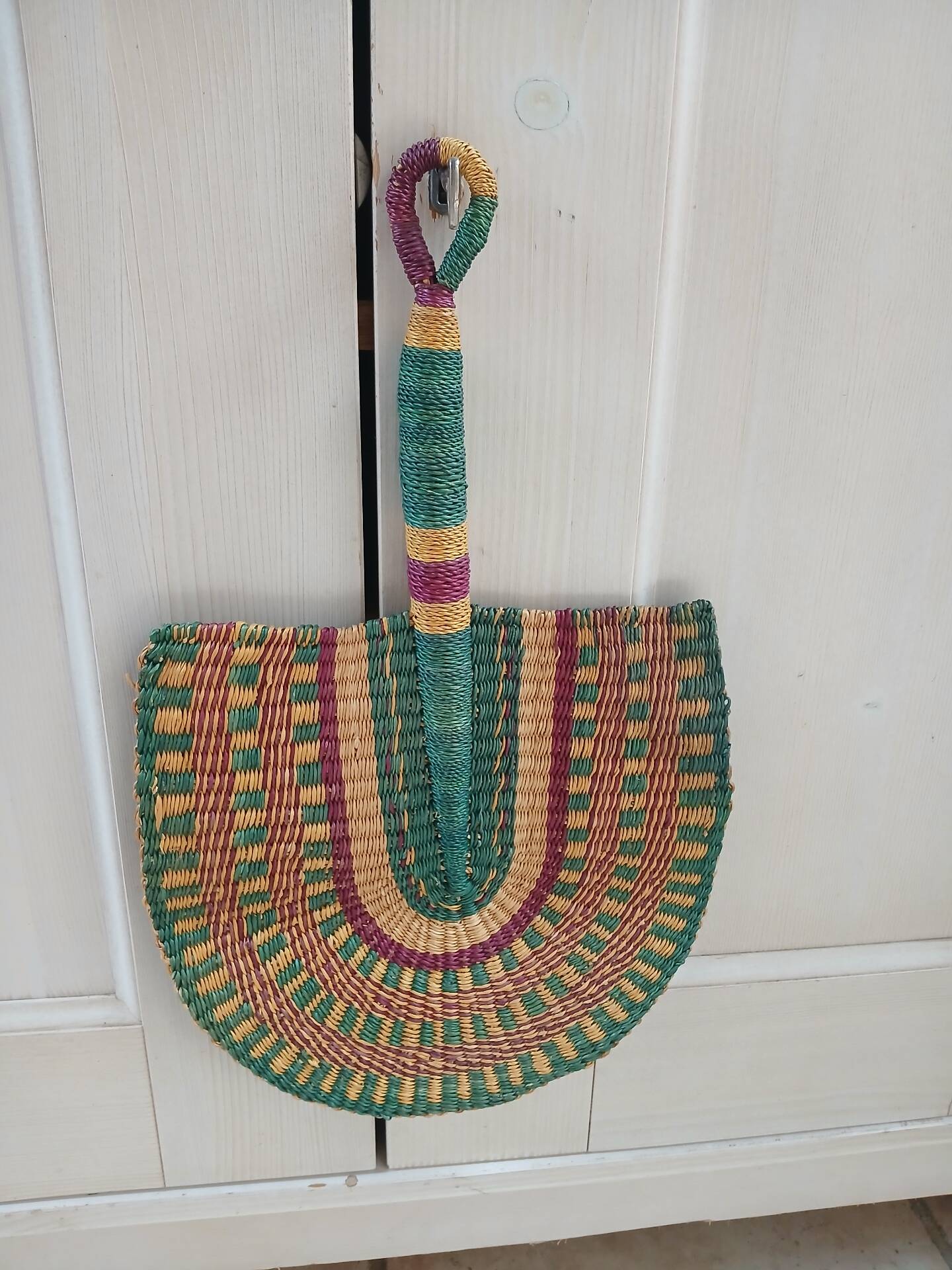 Éventail africain en fibres naturelles