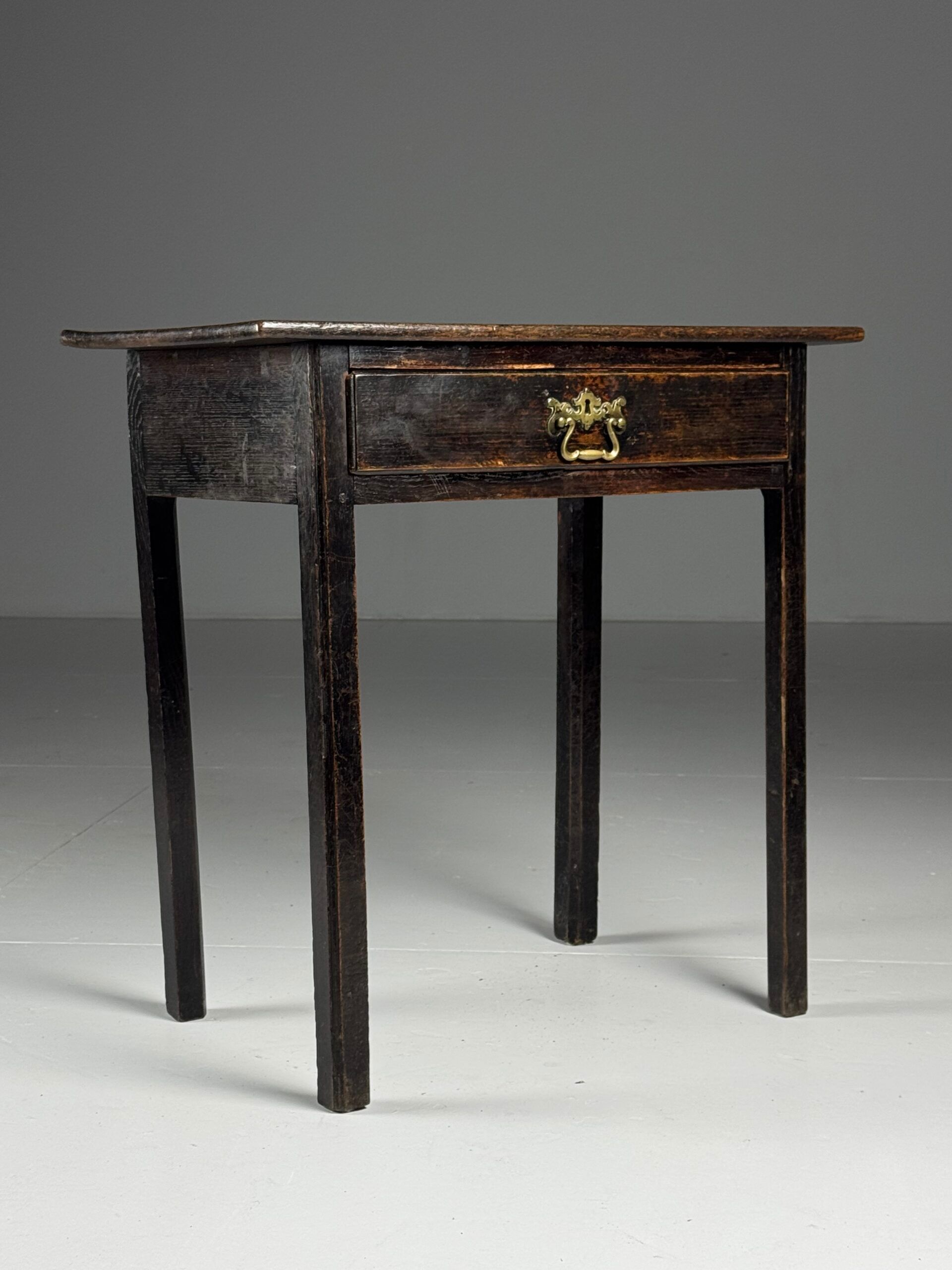 Table anglaise du XVIIe siècle