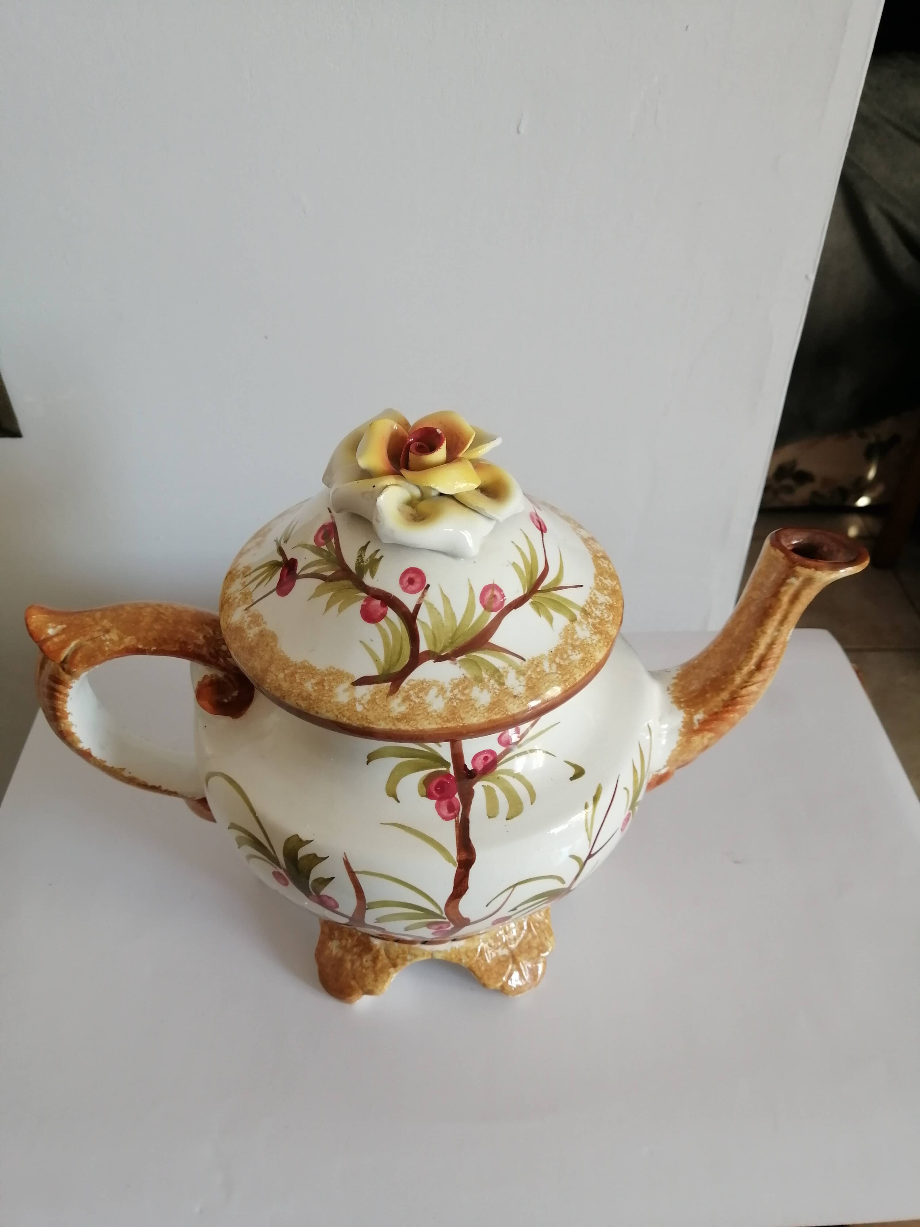 Basano slip teapot n° 778