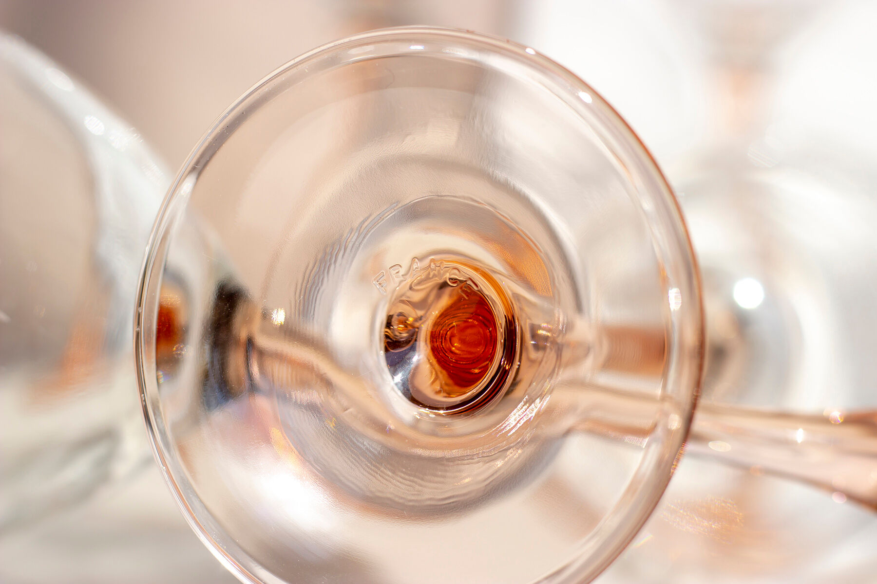 4 verres à pied saumon