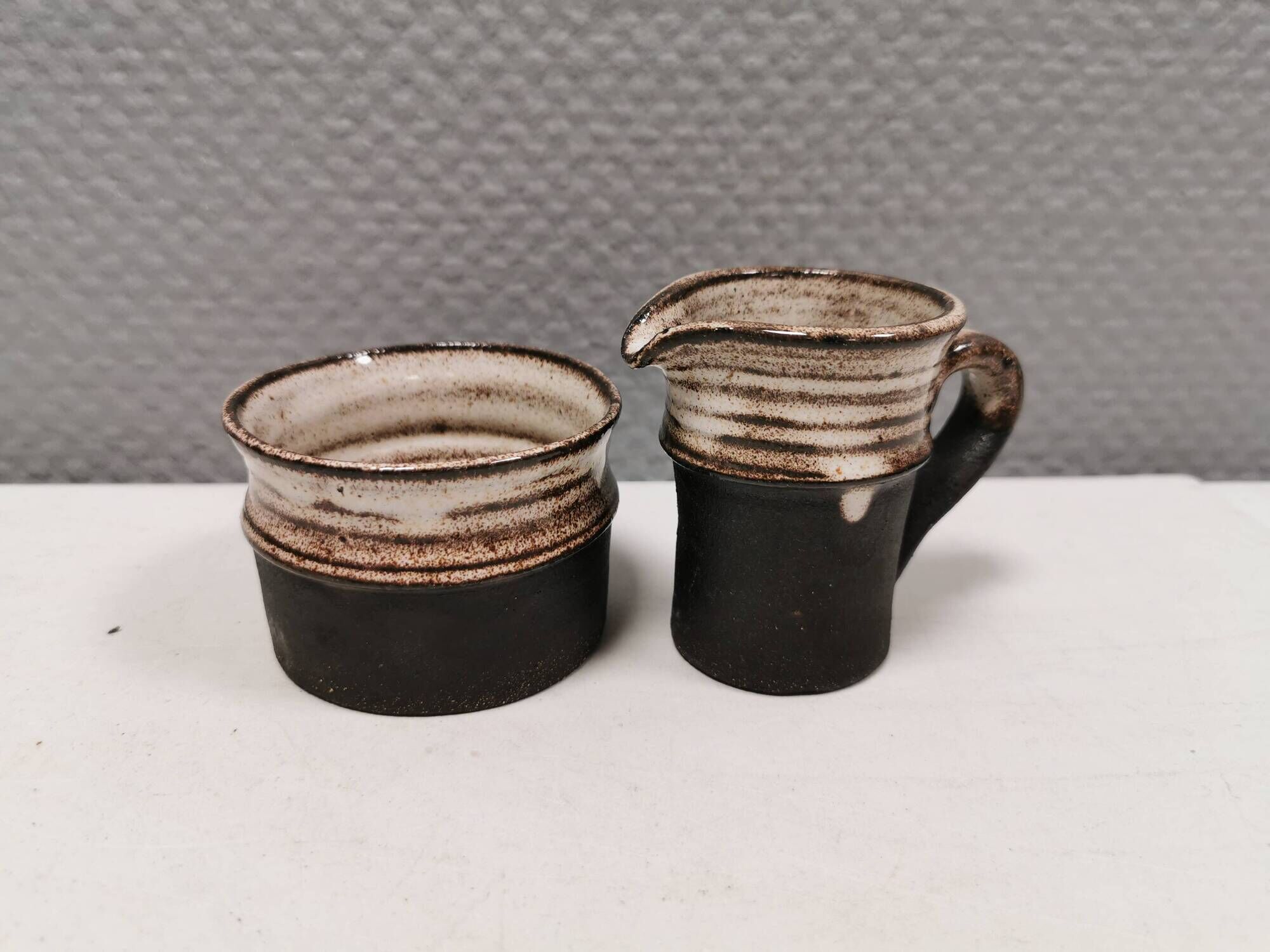 Ceramic set consisting of a sugar bowl and a milk jug from Finns keramik Denmark.
