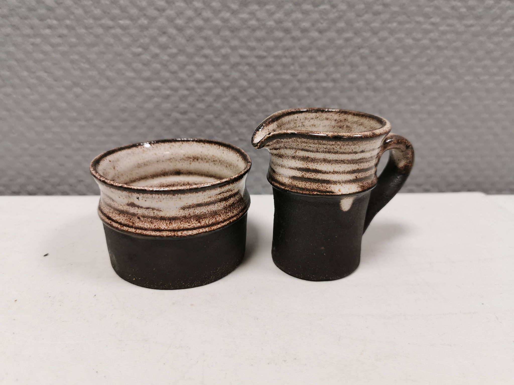Ceramic set consisting of a sugar bowl and a milk jug from Finns keramik Denmark.