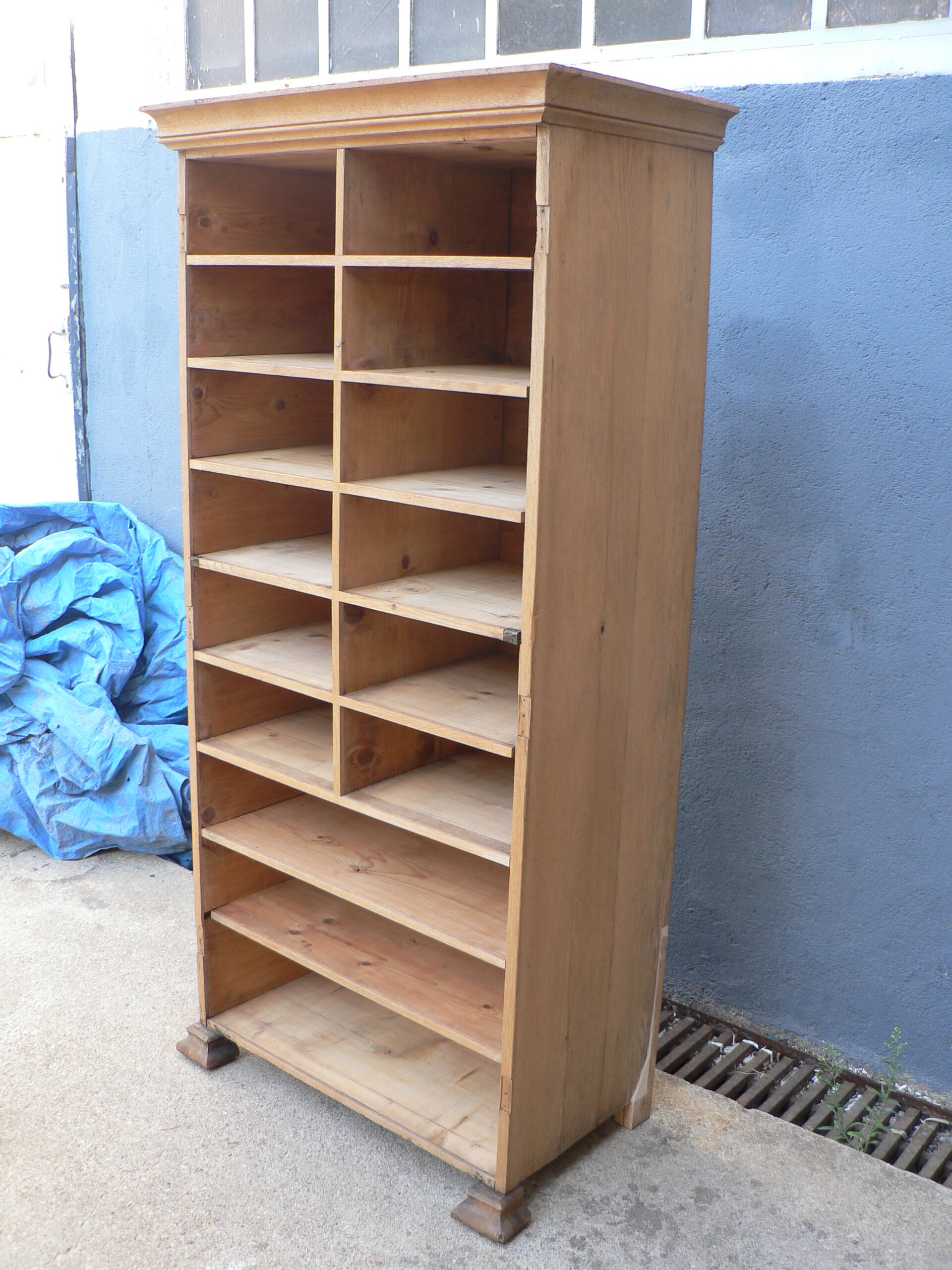 Furniture shelf scoured damask