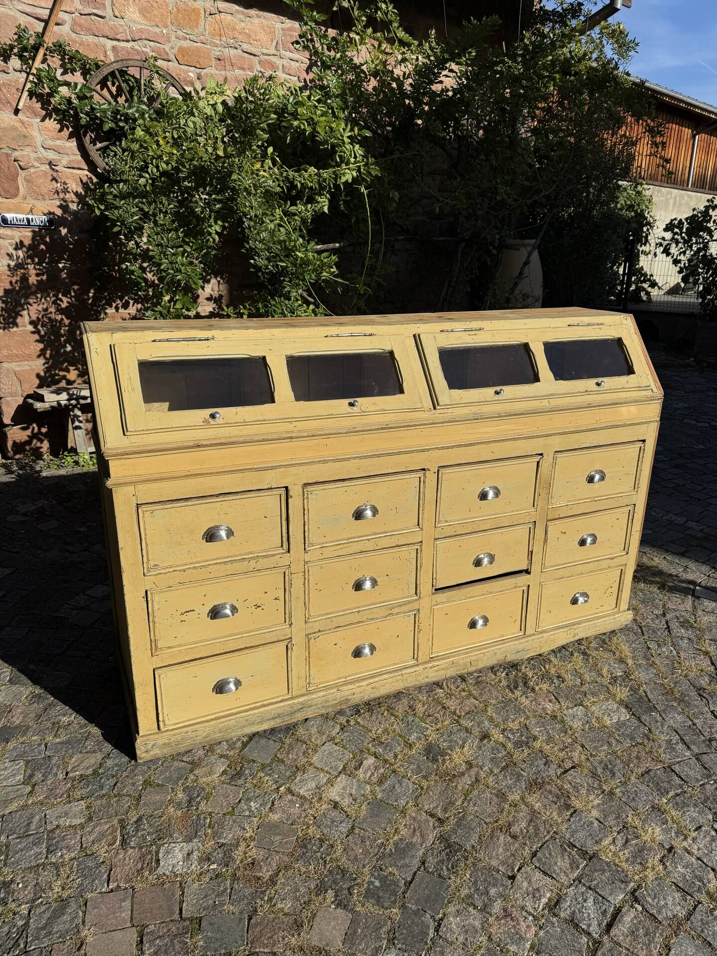 Workshop cabinet with drawers