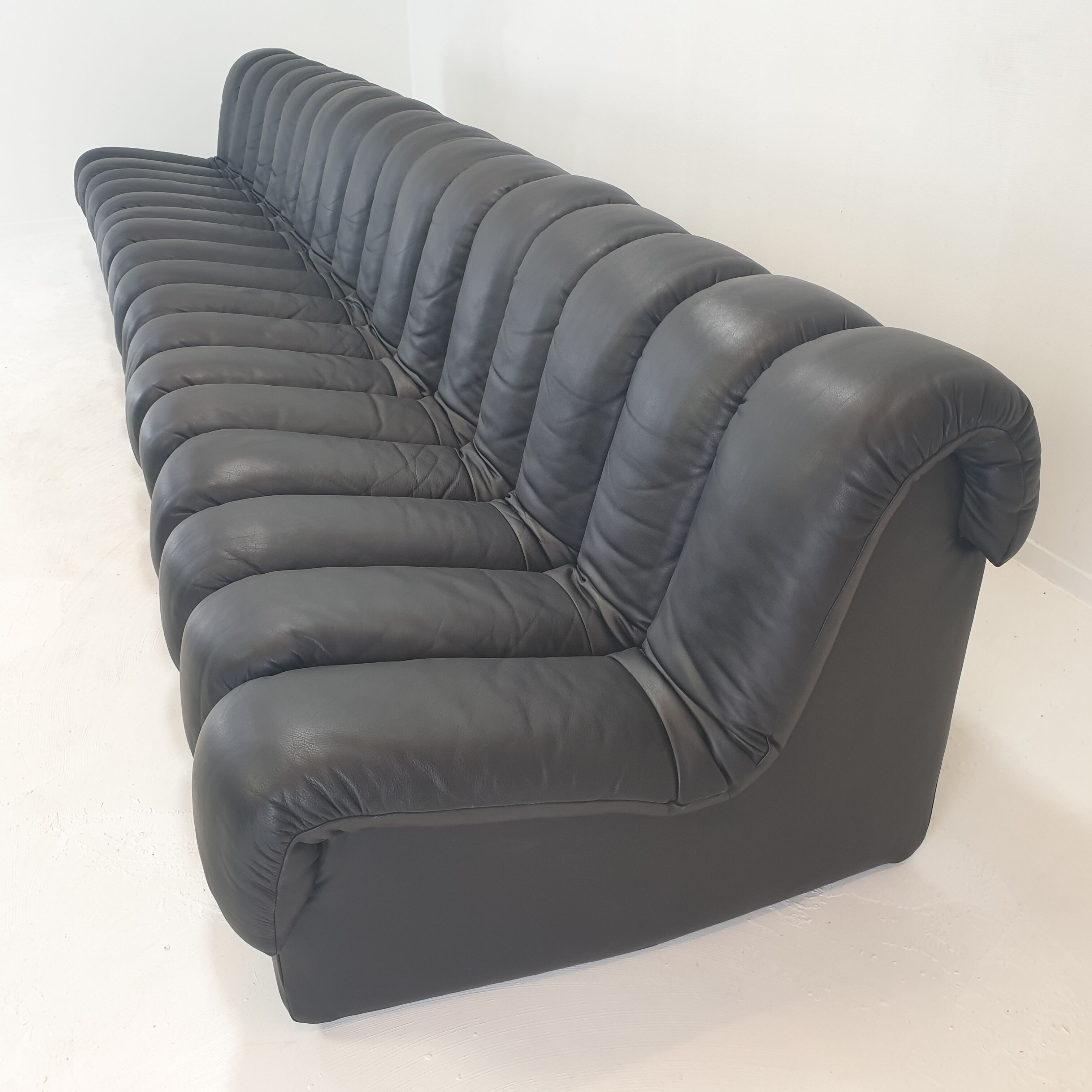 De Sede DS-600 "Non Stop" Snake Shaped Modular Sofa in Full Black Leather