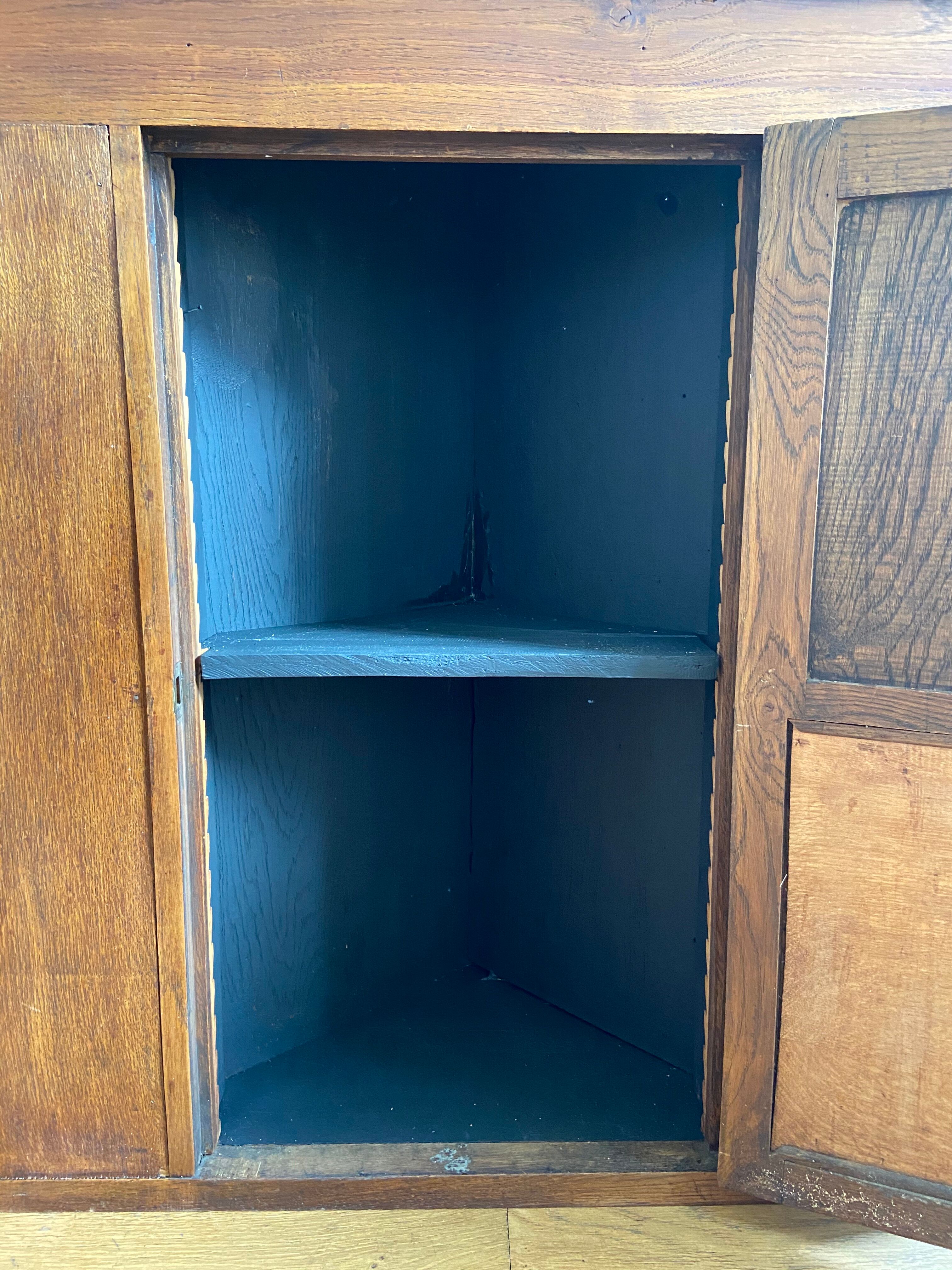 Wooden corner confectioner