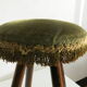 Tabouret en bois et velours à franges