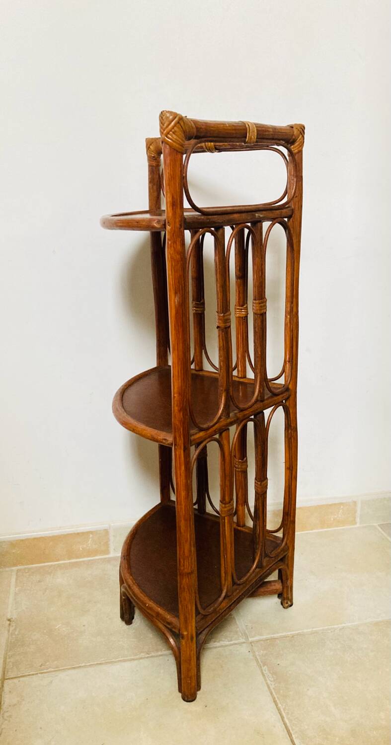 Étagère d'angle vintage en bambou et rotin années 1960/70