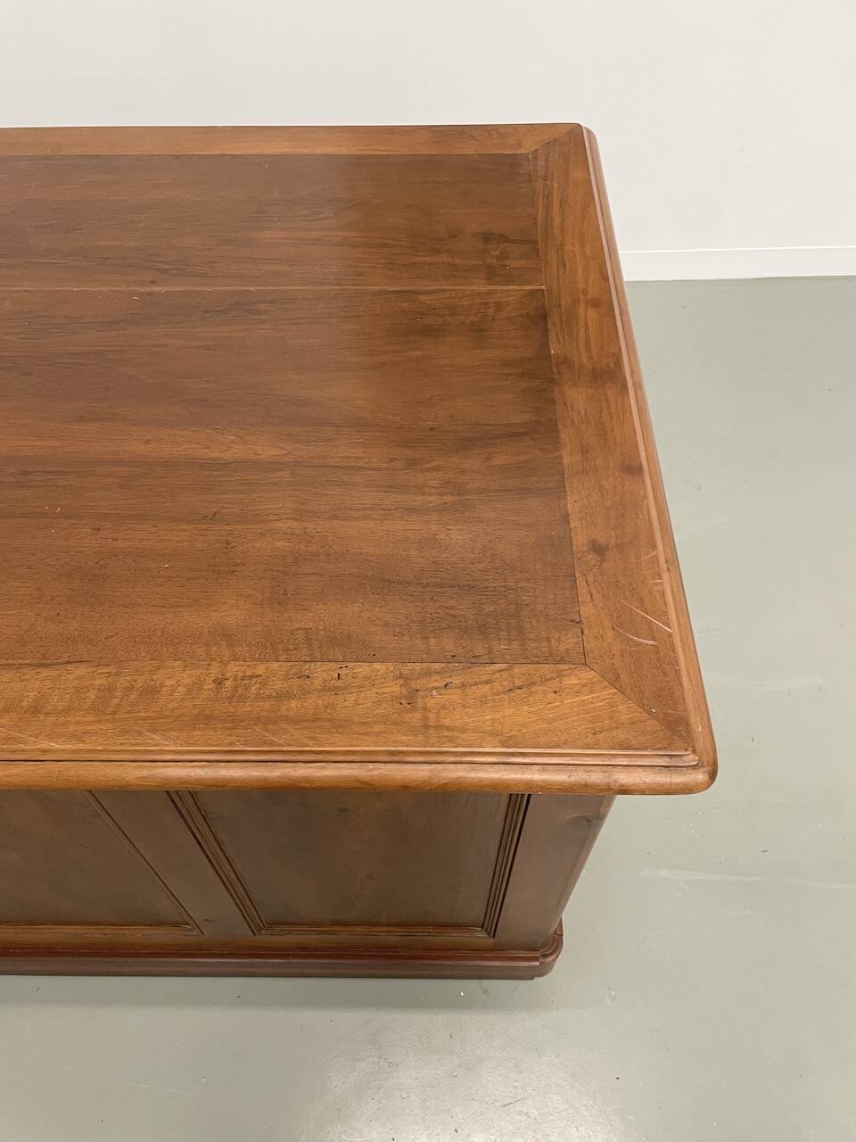 Comptoir ou bureau en noyer années 50