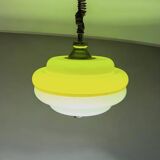 Lampe à suspension en acrylique Space Age des années 70 en jaune et blanc, Italie