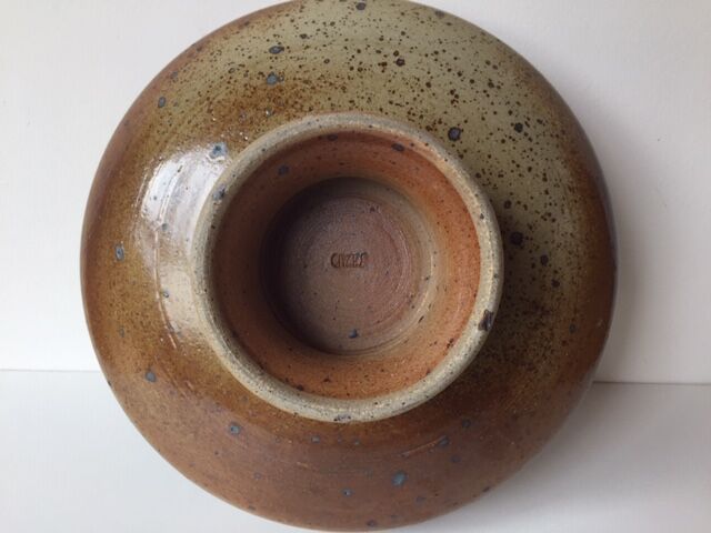 Fruit cut on a Gres foot