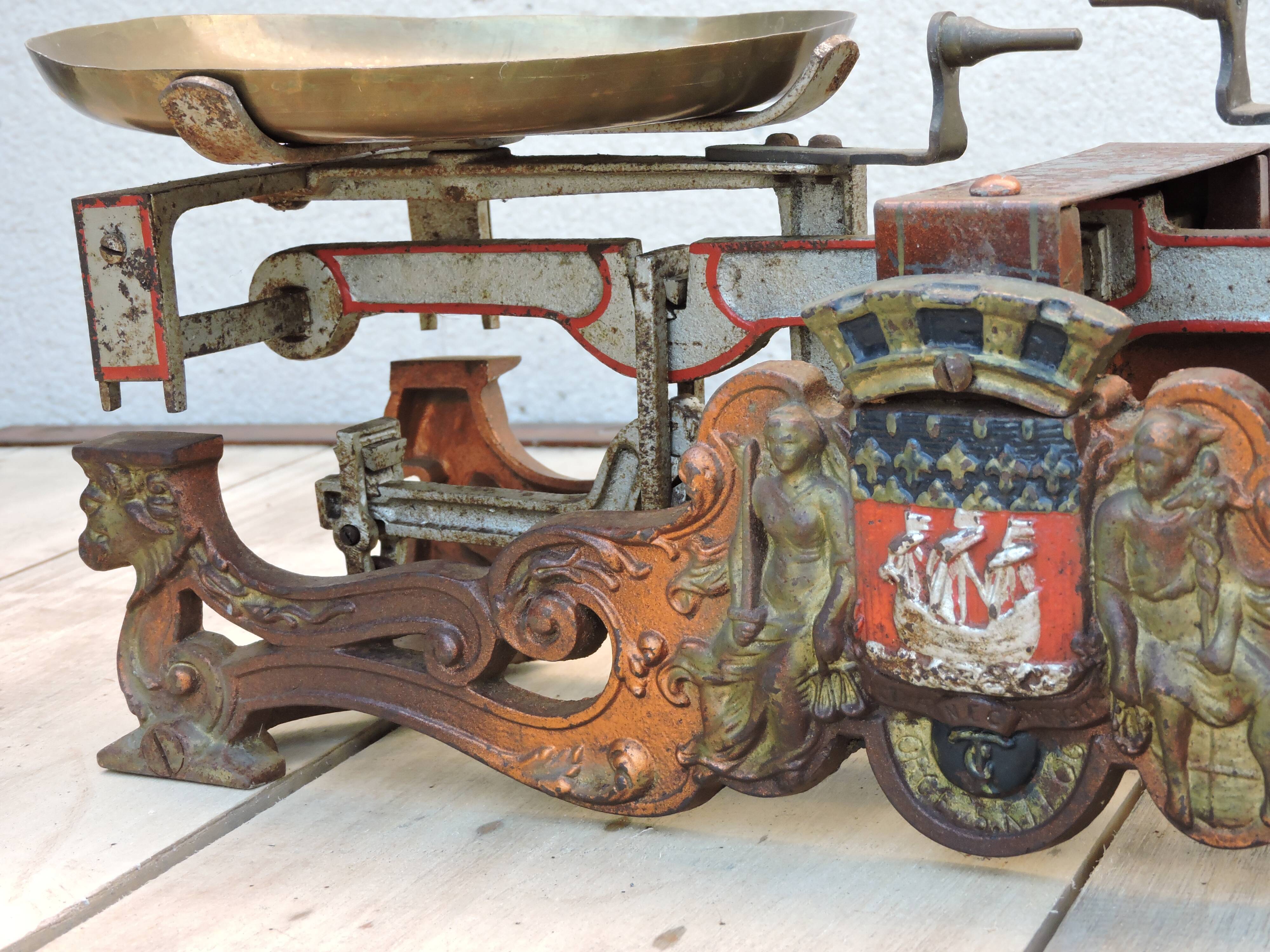 Skeleton beak balance the parisian Testut ancient maraicher epicier