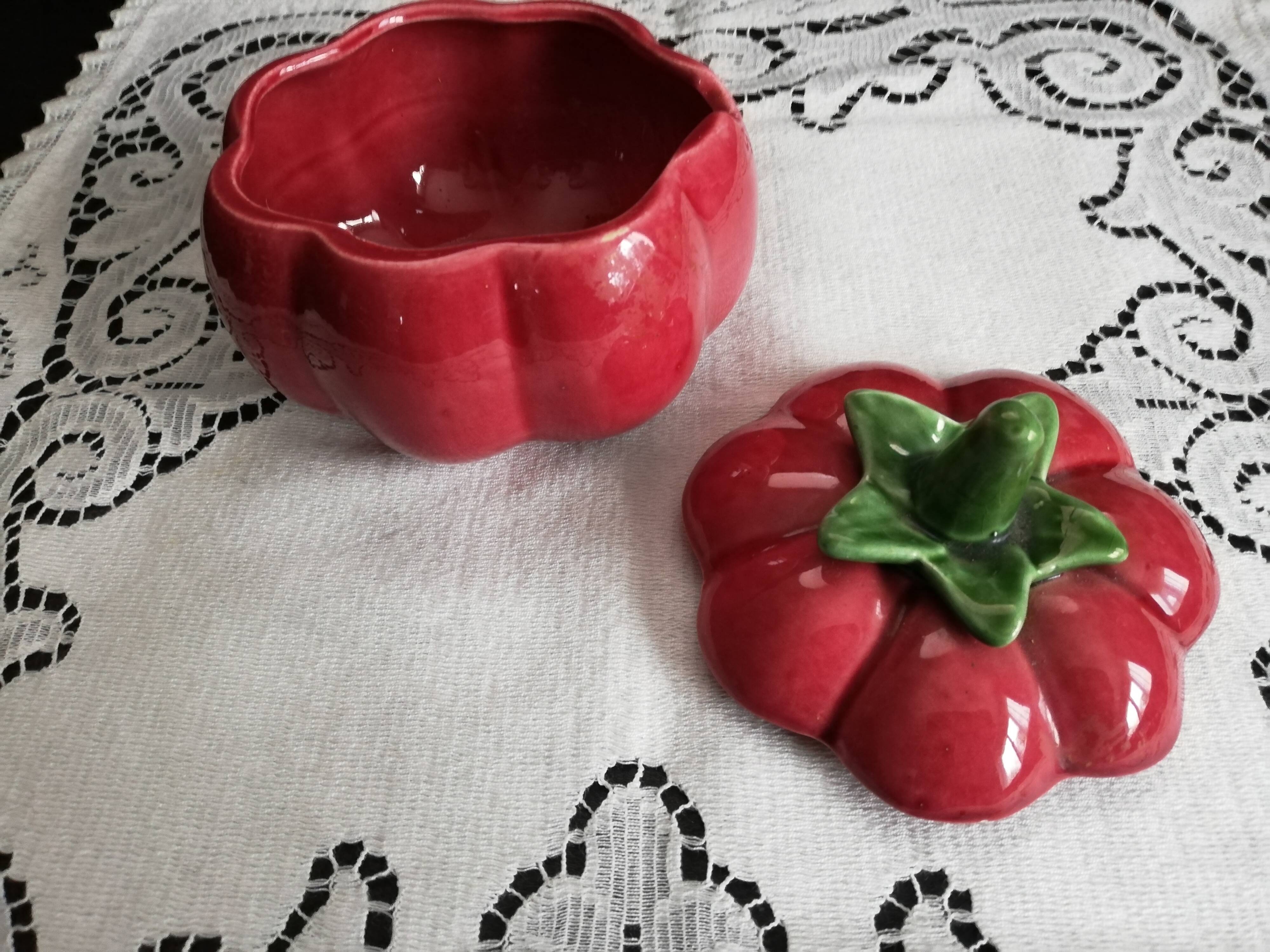 Tomato pot in slip