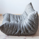 Chauffeuse "Togo" en cuir gris modèle dessiné par Michel Ducaroy 1973