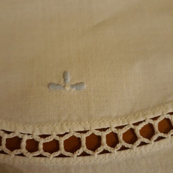 White tablecloth embroidered with lace & days