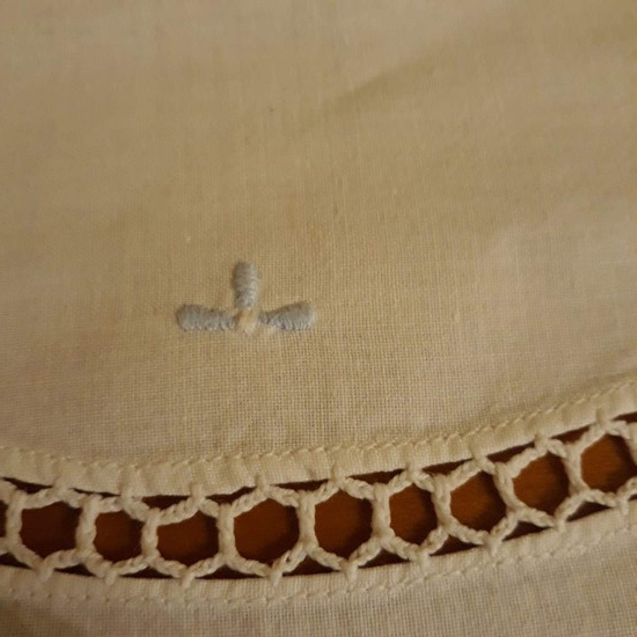 White tablecloth embroidered with lace & days