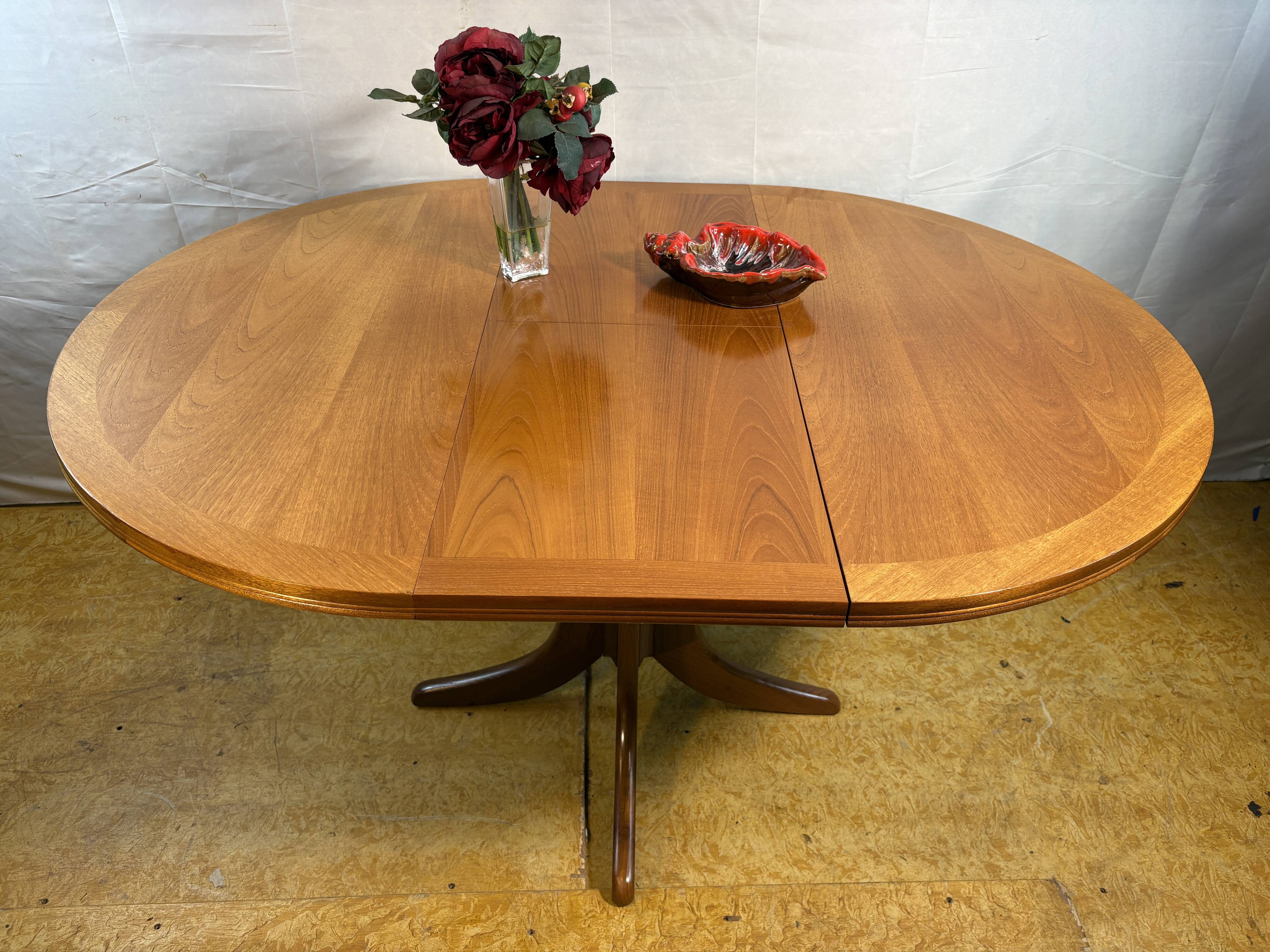 Mid-Century Retro Vintage Teak Extending Round Dining Table by Parker Knoll