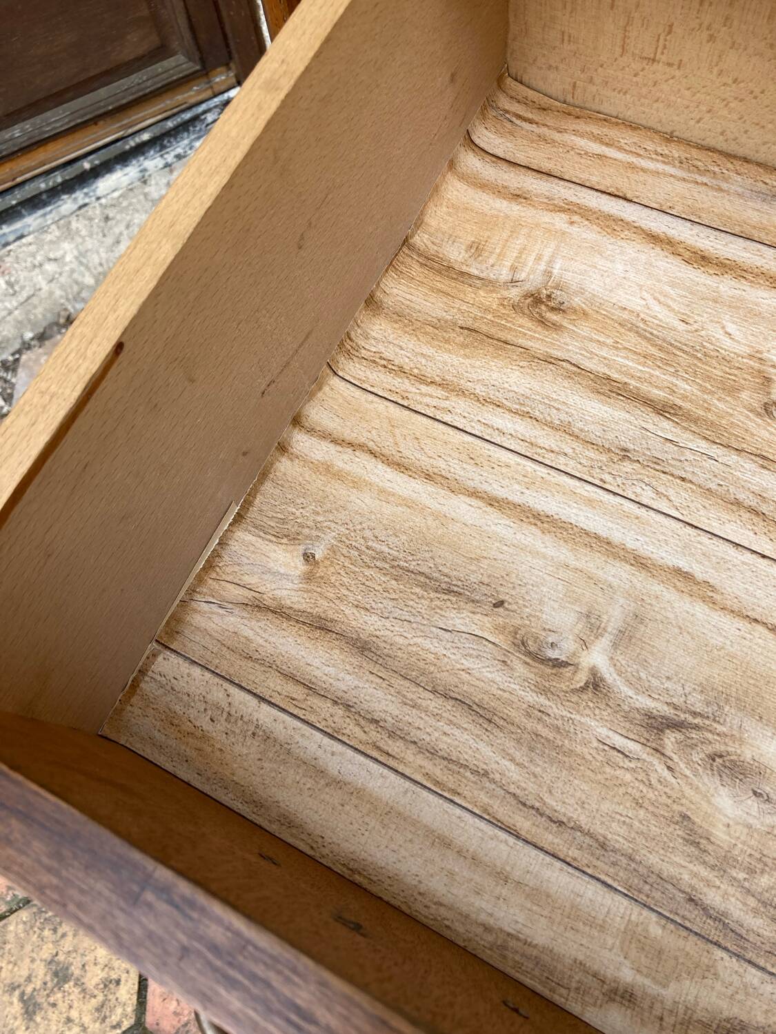 Compass leg chest of drawers