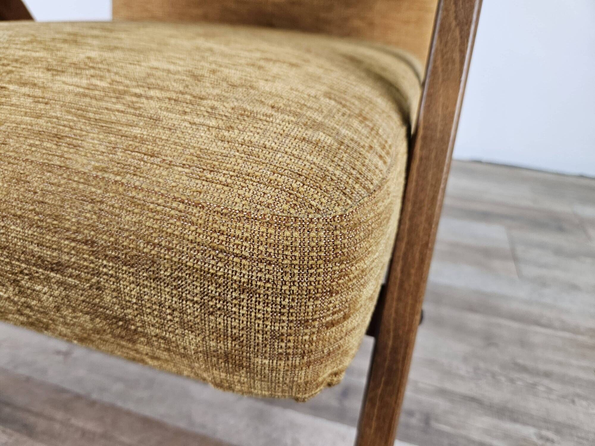 Fauteuil inclinable en bois et tissu des années 70