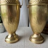 Ancienne paire d’amphores en laiton