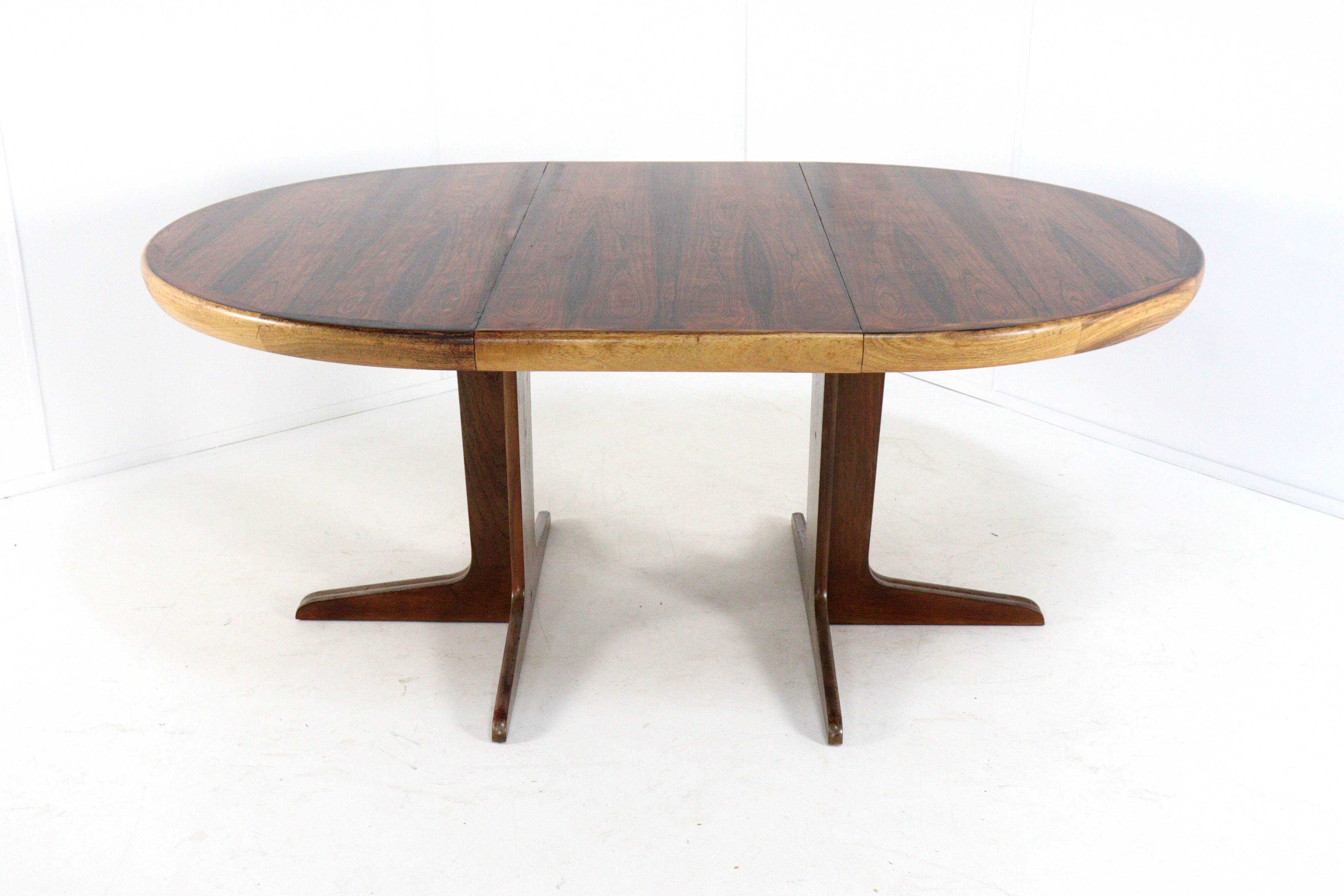 'Timring' Danish extendable round rosewood dining table
