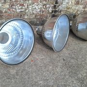 3 suspensions industrielles vintage, luminaires anciens d’atelier