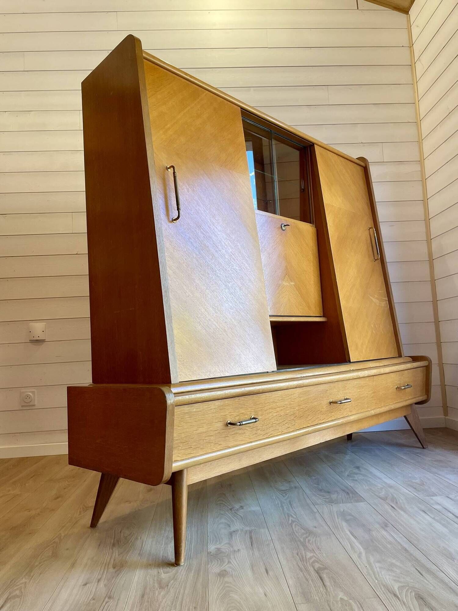 Vintage oak grand buffet Mid-Century Scandinavian with tapered legs from the 50s/70s.