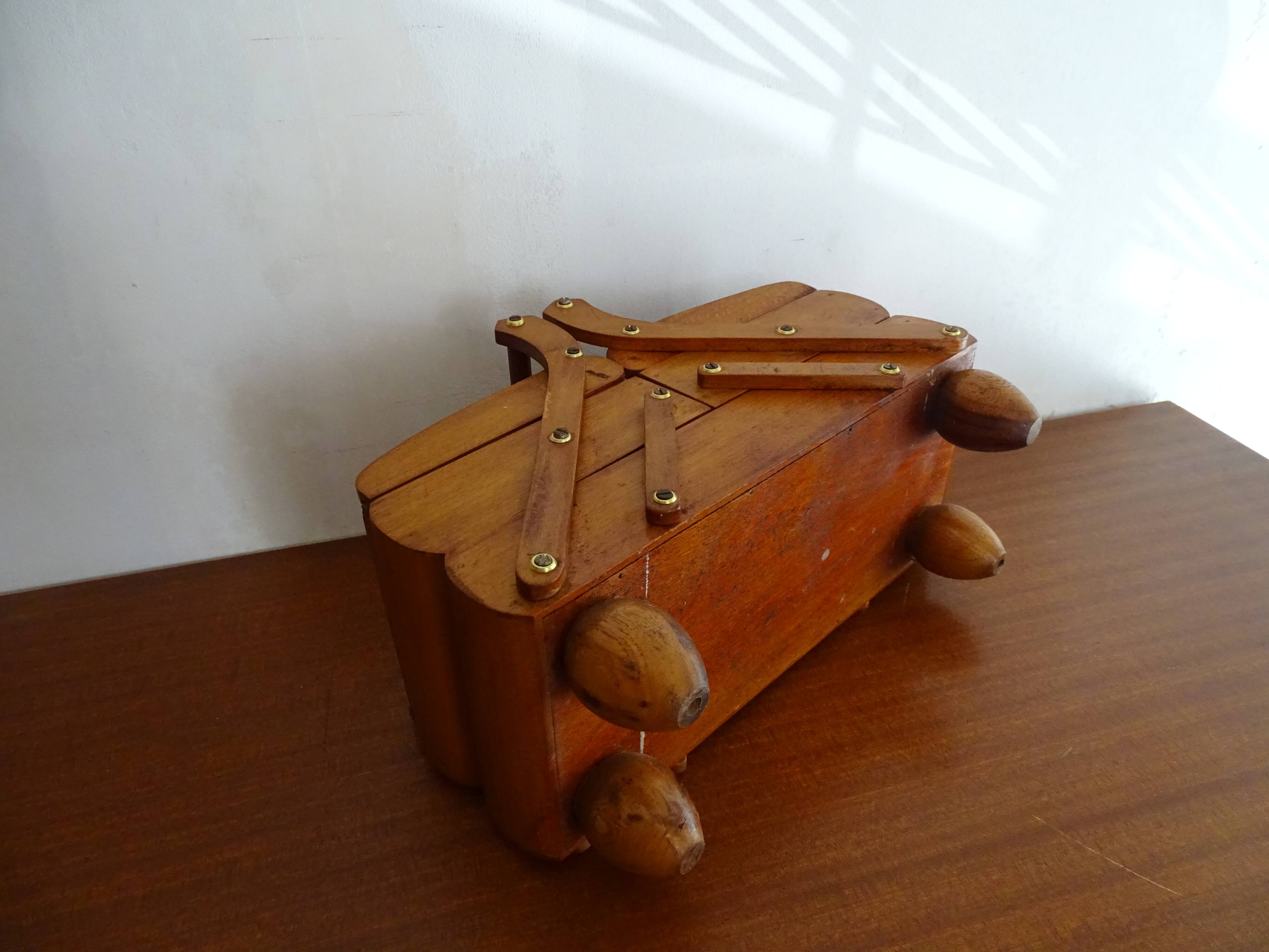 Worker to lay vintage wood