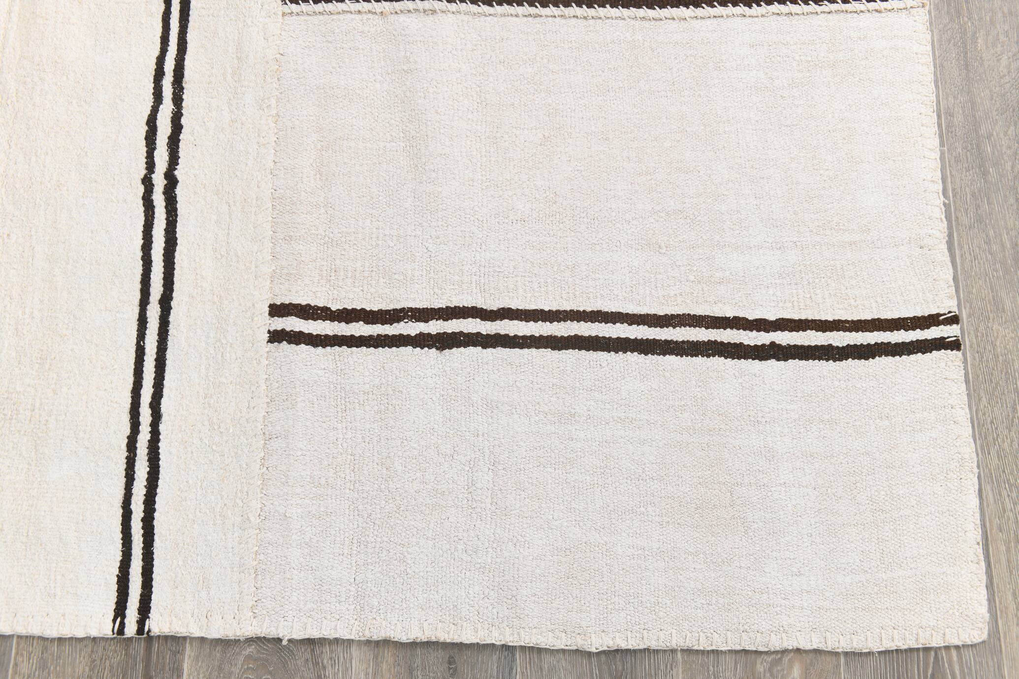 Tapis Kilim contemporain vintage Off White et noir 7x10, 218x307 cm