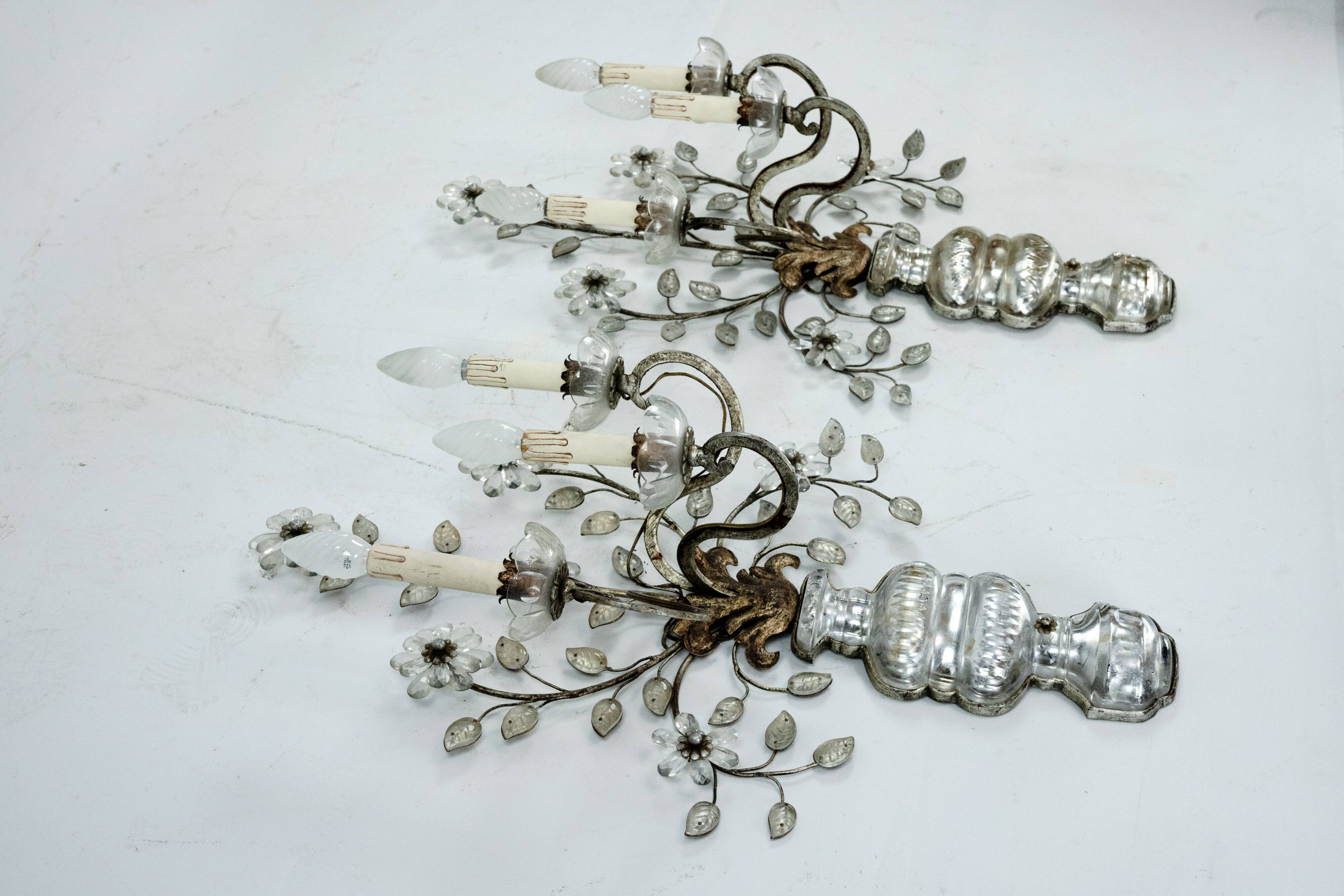 Paire de appliques en cristal et bronze Maison Bagues, années 1960.