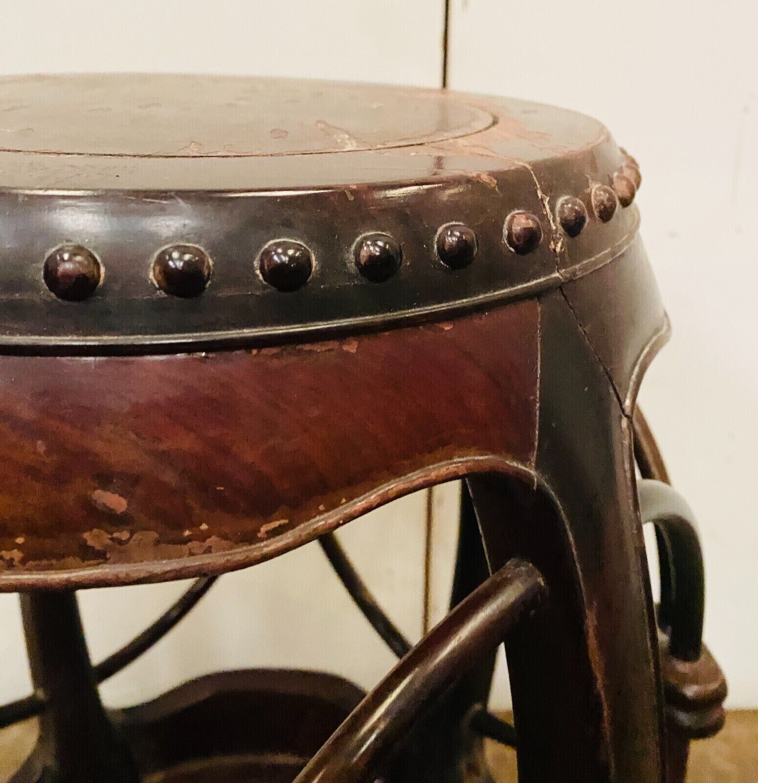 Round pedestal table in iron wood XX century