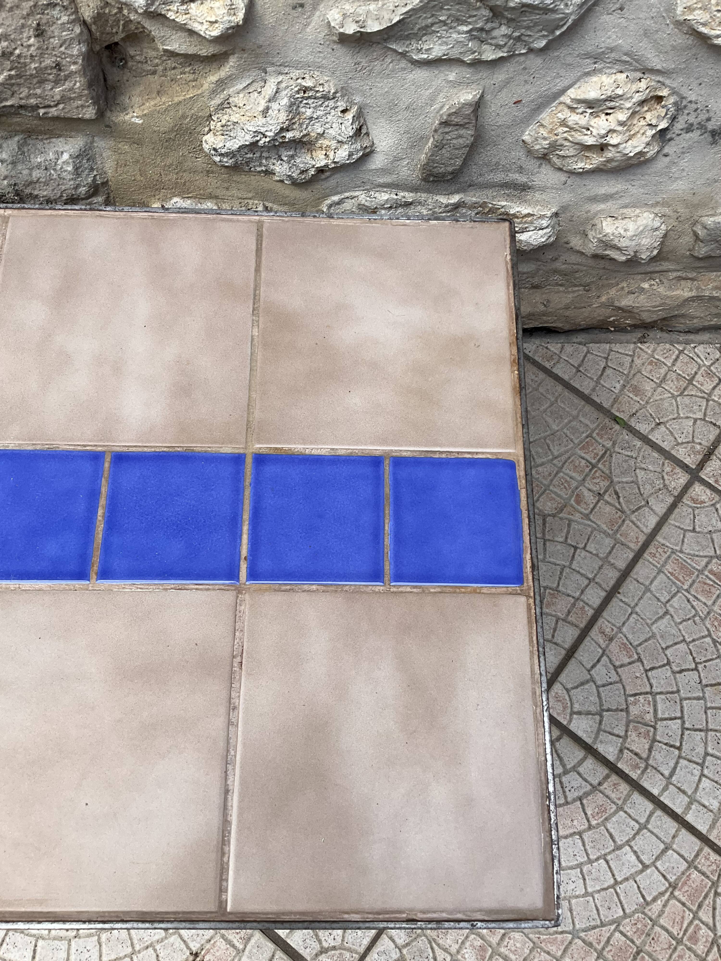 Coffee table in iron and ceramic