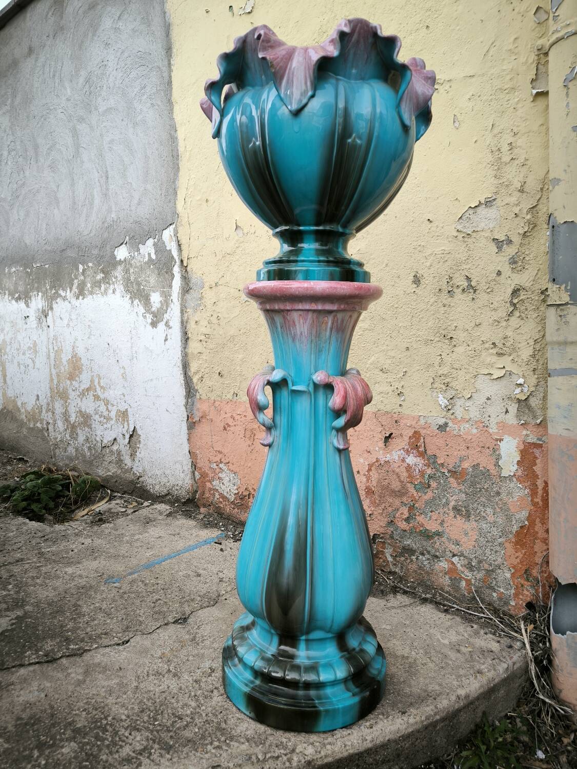Vase and its ceramic pedestal by Delfin MASSIER circa 1890
